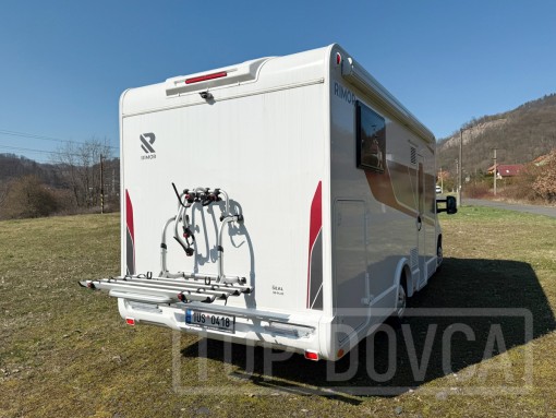 Nosič na kola Fiamma na polointegrovaném obytném voze Fiat Ducato Rimor Seal 99 model 2024.